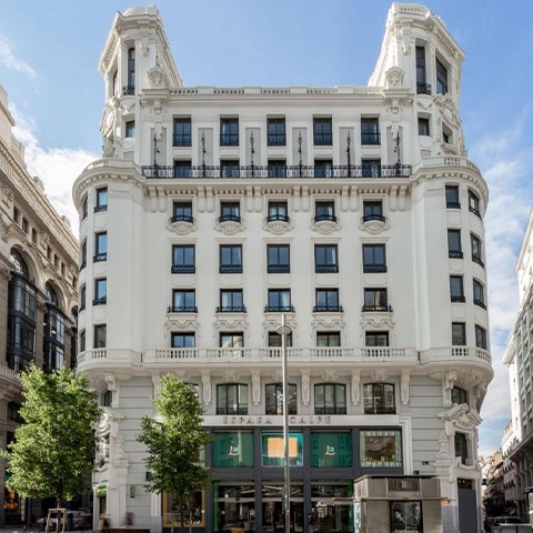 O Pestana CR7 Gran Vía Madrid, o primeiro hotel de Cristiano Ronaldo em Espanha, entregou à OLI a missão de conferir sustentabilidade hídrica e design às cerca de 200 casas de banho.