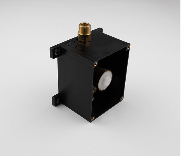 Globe-Urinal-Cassa-di-derivazione-e-flussometro